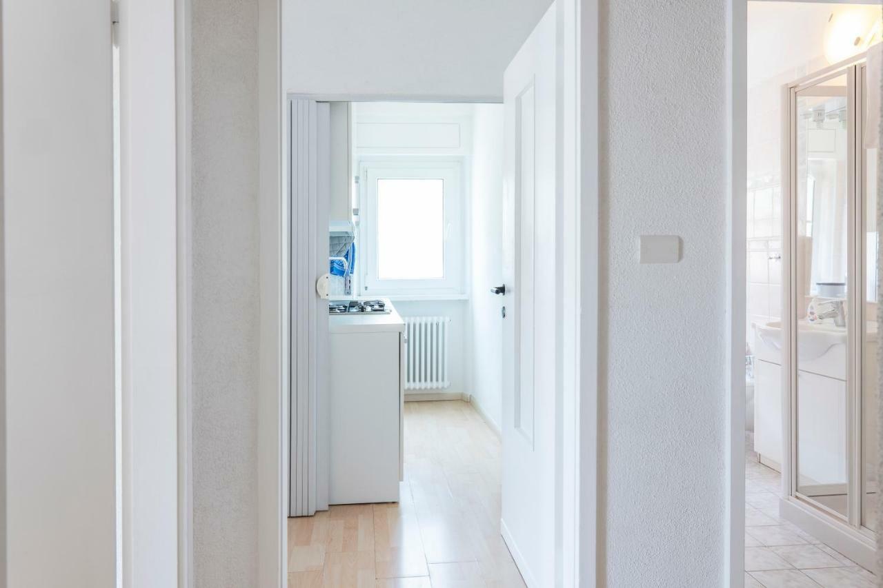 Sun Apartment Torbole Sul Garda Bagian luar foto