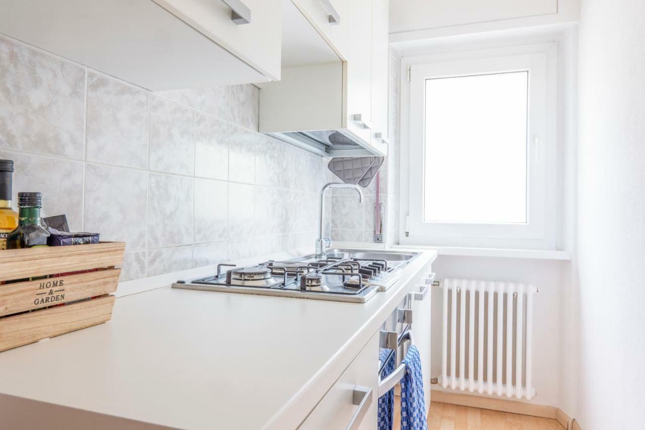 Sun Apartment Torbole Sul Garda Bagian luar foto