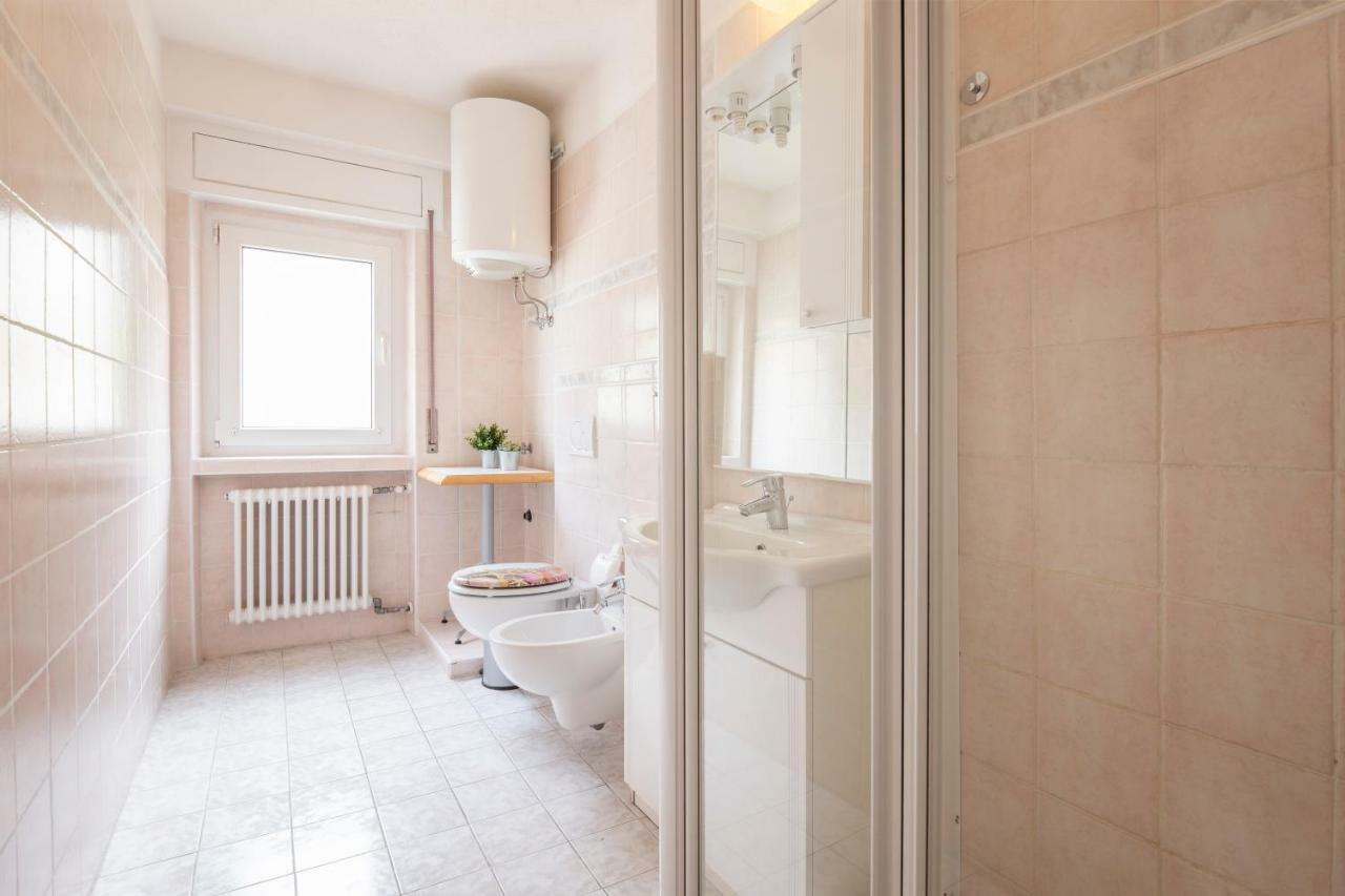 Sun Apartment Torbole Sul Garda Bagian luar foto
