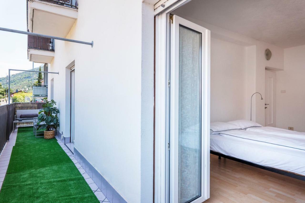 Sun Apartment Torbole Sul Garda Bagian luar foto