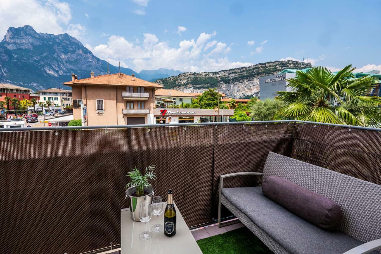 Sun Apartment Torbole Sul Garda Bagian luar foto