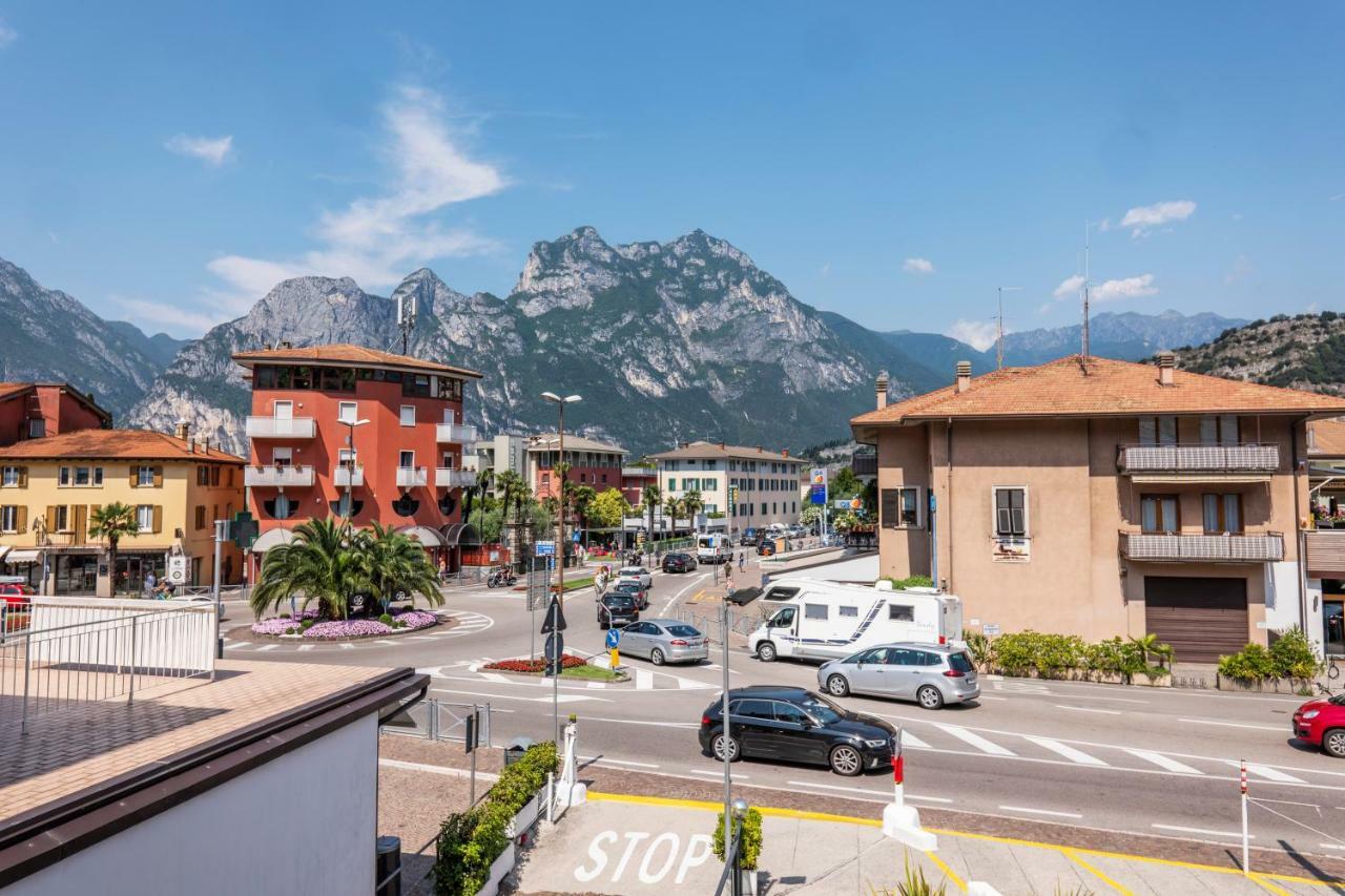 Sun Apartment Torbole Sul Garda Bagian luar foto